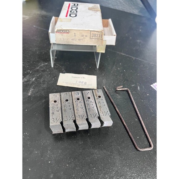 RIDGID 1/2" 4PJ NPT UNF Alloy Steel Universal Bolt Dies 38210 - Picture 9 of 11